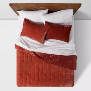 Queen opalhouse comforter and shams